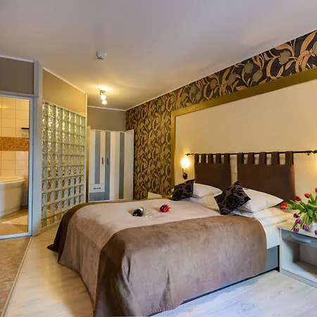 Hotel Hansalinn Parnawa